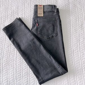 Levi’s Classic Mid Rise Skinny Jeans